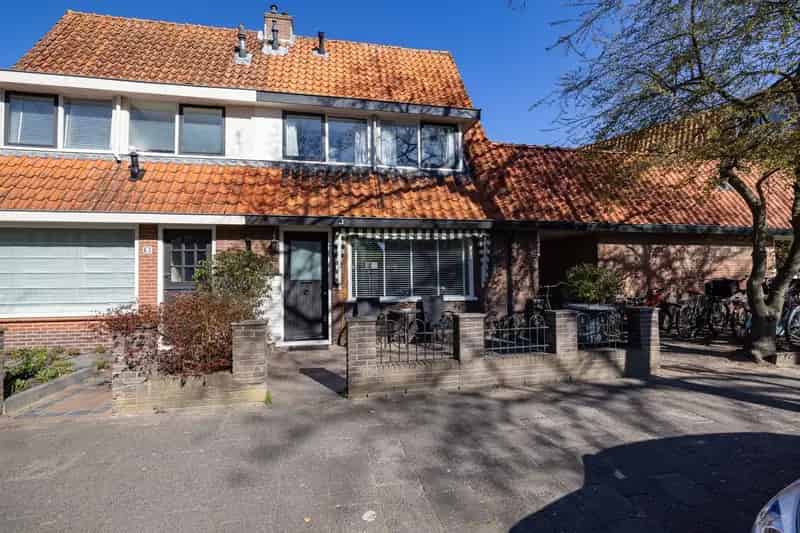 Twee Onder Een Kap Hilversum 3 slaapkamers Nabij voorzieningen