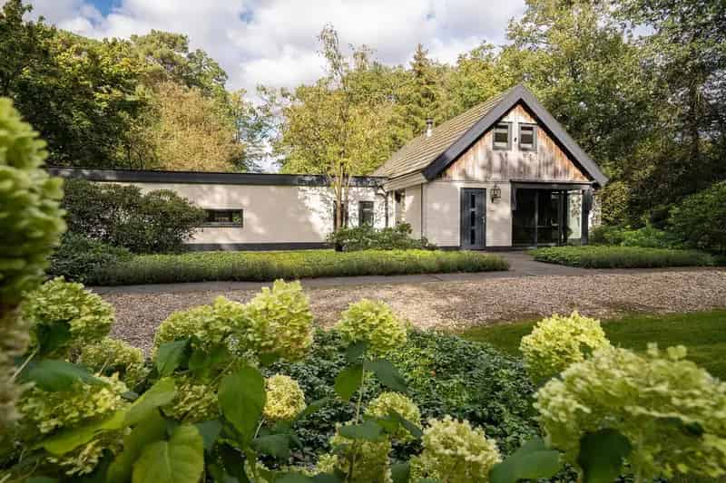 Uniek Vrijstaand Landhuis met Bos en Uitzicht op Lonnekermeer