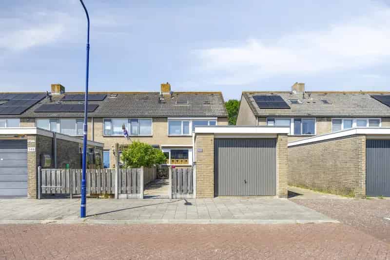 Ruime 5 Slaapkamers Hoekwoning Poortambacht Garage Diepe Tuin