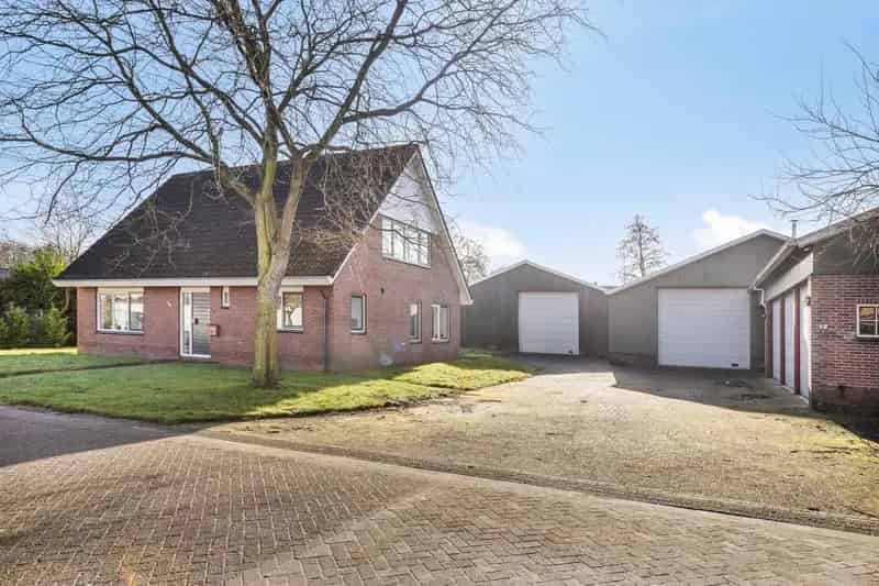 Bedrijfshal Paterswolde te koop: Vrijstaande bedrijfswoning met bedrijfsgebouwen