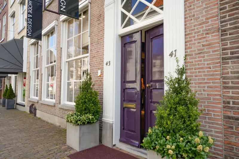 Winkelruimte met Bovenwoning te Koop in Grave