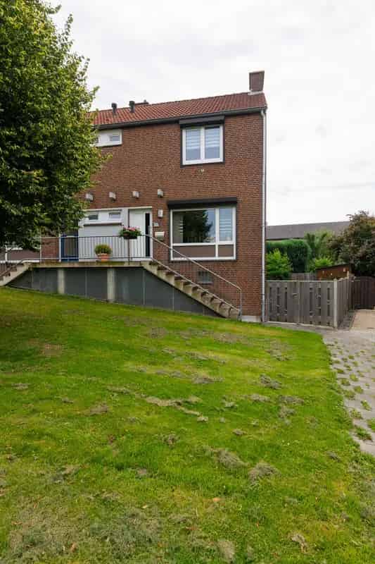 Tweekapper Wijlre: Instapklaar met Souterrain en Tuin
