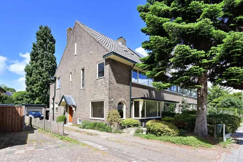 Jaren 30 Hoekwoning Hilversum Zuid 5 slaapkamers Garage Tuin Modernisering