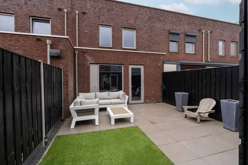 Huis te koop Waalwijk: Luxe 5-kamer woning met tuin
