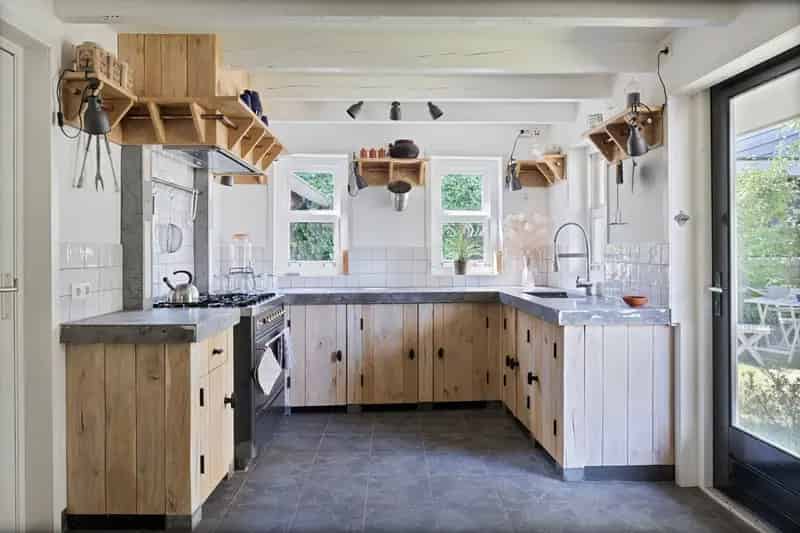 Karakteristieke woning Sommelsdijk 5 slaapkamers groot bijgebouw