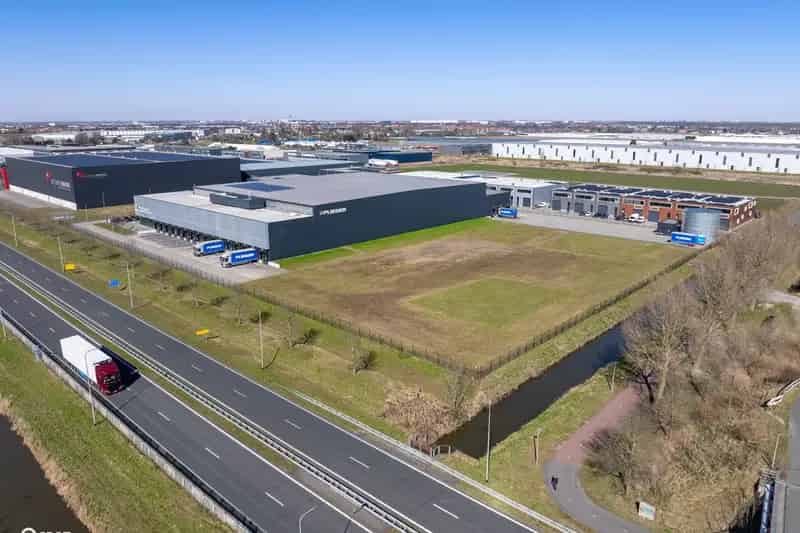 Bedrijfshal Amstelveen 8700m2 te huur Businesspark De Loeten