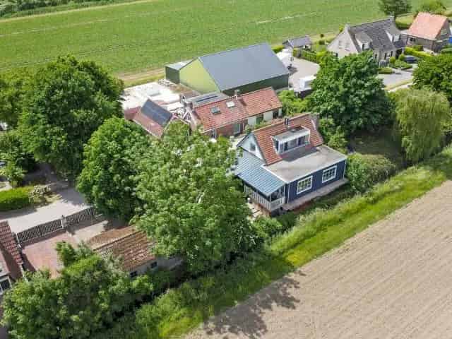 Vrijstaand Dijkhuis met 16 Zonnepanelen en Dubbele Garage