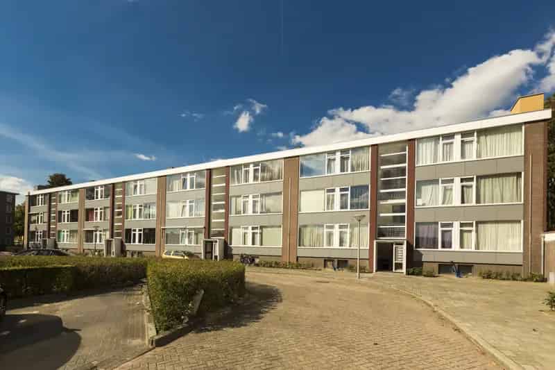 Appartement nabij Franz Leharplein met goede verbindingen