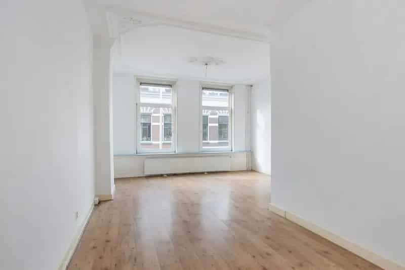 Pand te Koop Rotterdam Centrum: 2 Woningen, Verhuurde Benedenwoning