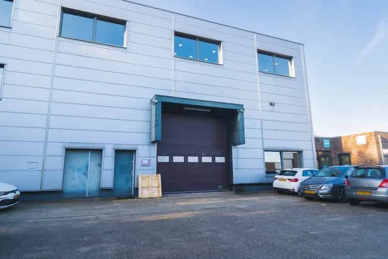 Bedrijfshal te Huur Zwanenburg 171m2