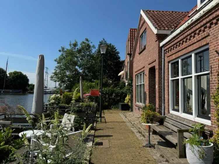 Grachtenpand Te Koop in Muiden, Noord-Holland