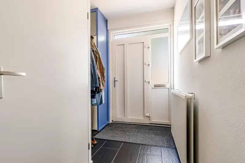 Tussenwoning te Lelystad Botter 3 slaapkamers grote garage 14 zonnepanelen