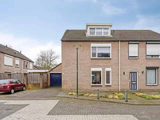 Tweekapper te koop Budel - 4 slaapkamers, garage, tuin