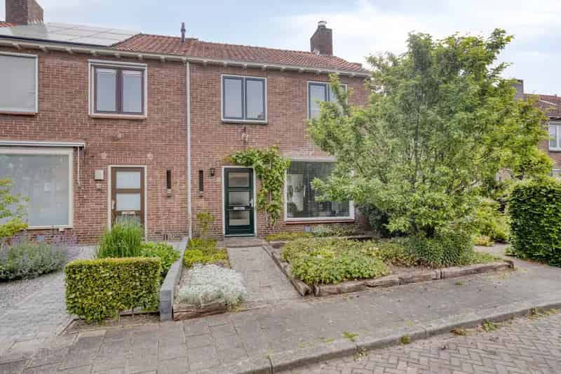 Huis te koop Deventer Tesselschadestraat 4 slaapkamers nieuwe keuken badkamer