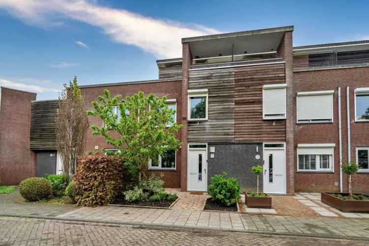 Goed Onderhouden Familiewoning met 4 Slaapkamers en Zonnepanelen