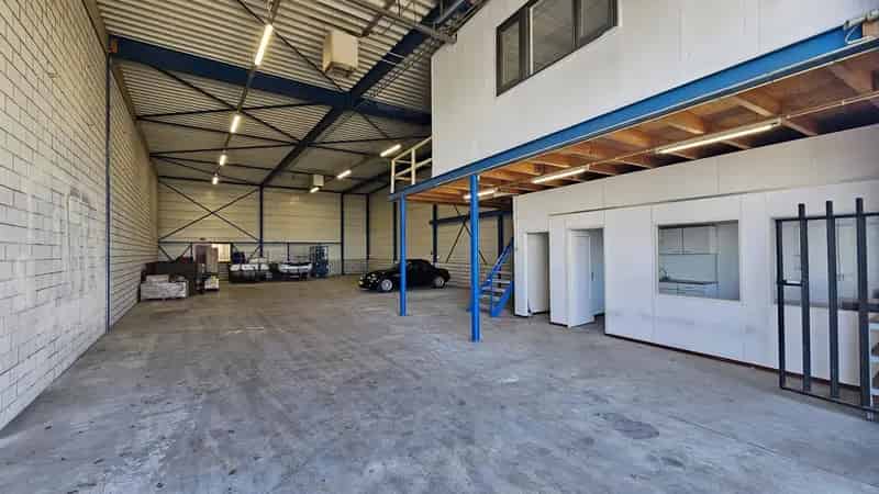 Bedrijfsunit te Huur Oss 260m² Kantoor Buitenterrein