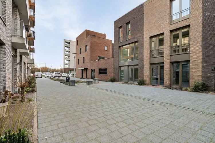 Ruime Nieuwbouw Hoekwoning Zaandam Dakterras Twee Badkamers