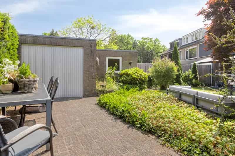 Ruime Hoekwoning met Garage in Vught Noord