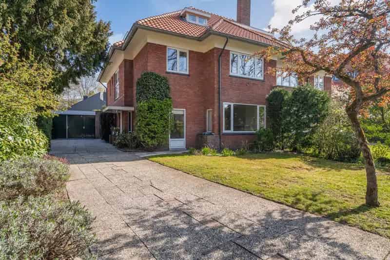 Huis te koop Wassenaar 7 slaapkamers grote tuin