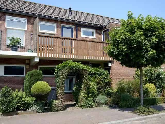 Ruime Tussenwoning Muiderberg Nabij Gooimeer
