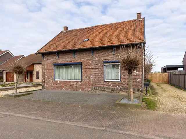 Vrijstaand huis Koningsbosch Bedrijfsruimte Zwembad 4 slaapkamers