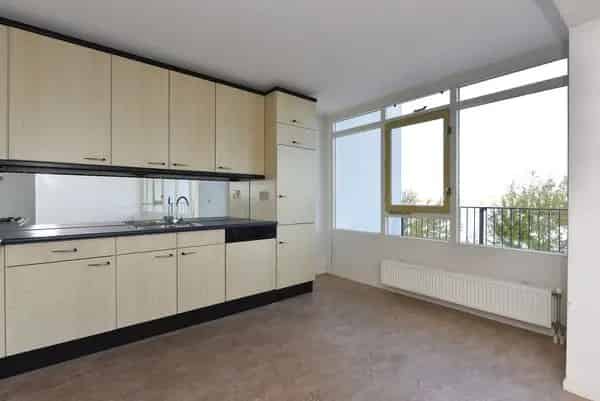 Ruime Woning met Balkon en Open Keuken