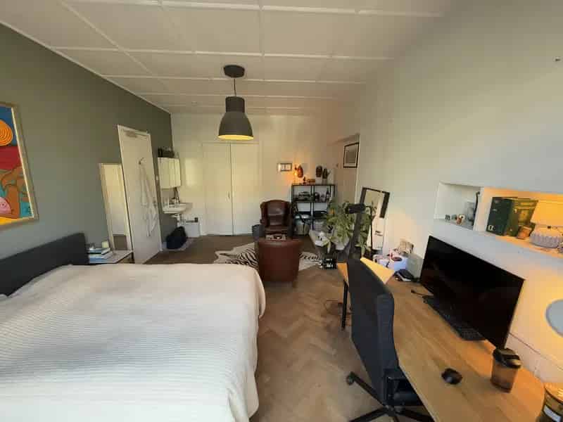 Ruime Kamer Kralingen 1 Juni - 15 Augustus