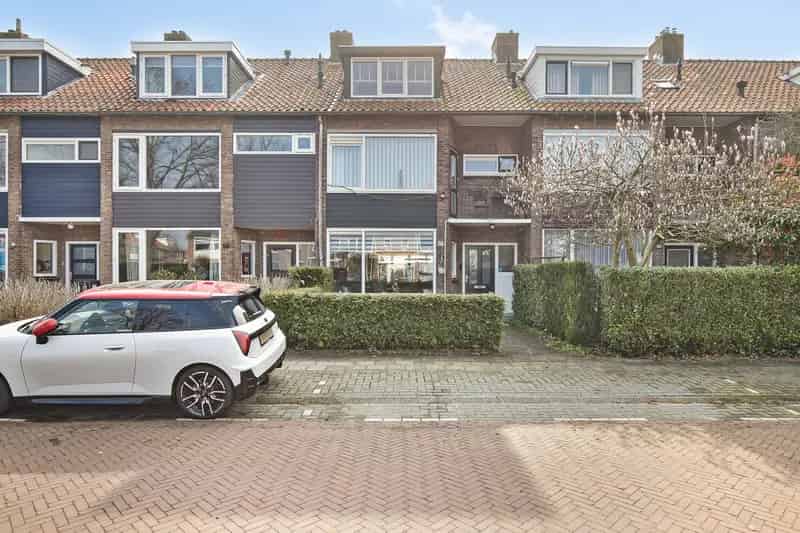 Gezinshuis Amstelveen 5 slaapkamers 2 badkamers gerenoveerd