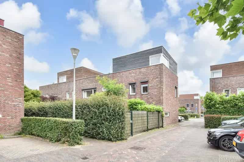 Ruime Villa Den Haag: 4 slaapkamers, tuin, dakterras en parkeerplaats