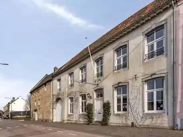Te koop Maastricht Binnenstad: Ruime tussenwoning 8 kamers