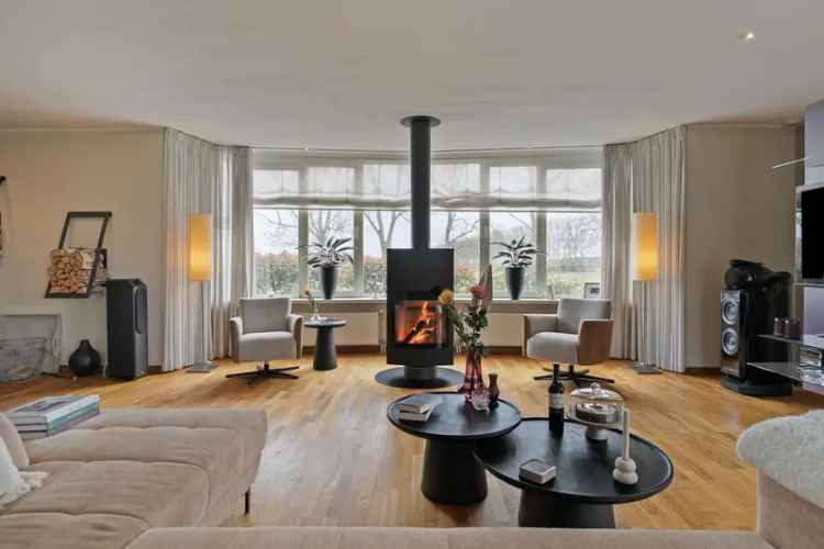 Luxe Villa met Prachtig Uitzicht Nabij Stad