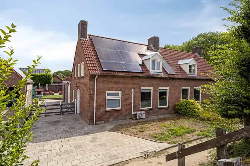 Ruime Tweekapper te Koop Standdaarbuiten 5 slaapkamers 2 badkamers