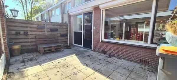Hoekwoning te huur in Tilburg met 4 slaapkamers en tuin