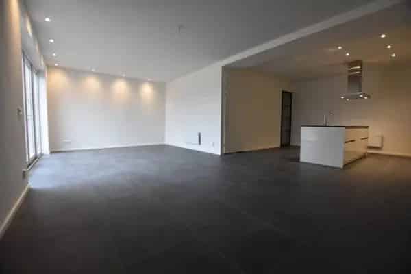Ruime Begane Grondwoning 2 Slaapkamers 2 Badkamers Tuin Garage