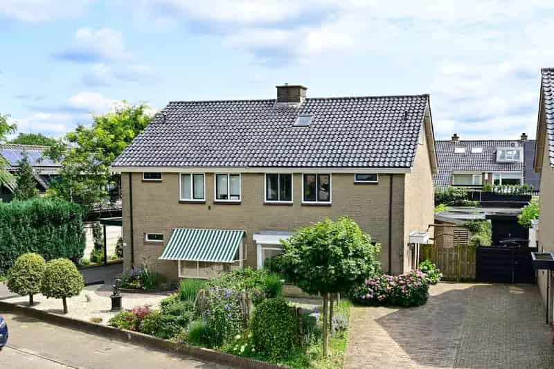 Ruime Tweekapper Putten 4 slaapkamers Garage Oprit