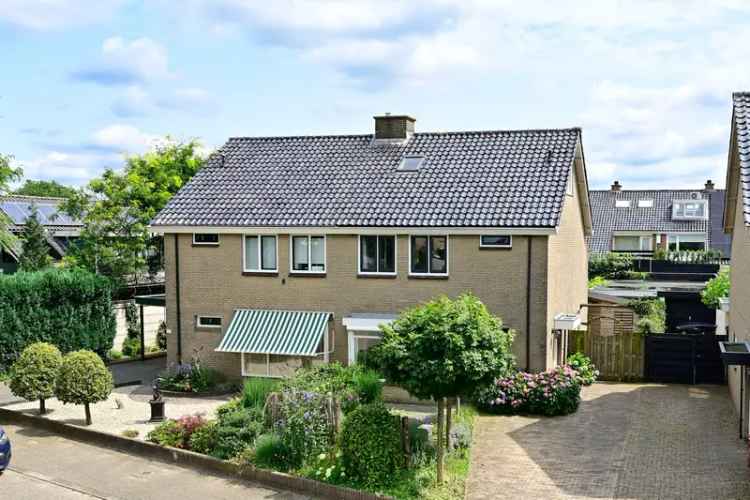 Ruime Tweekapper Putten 4 slaapkamers Garage Oprit