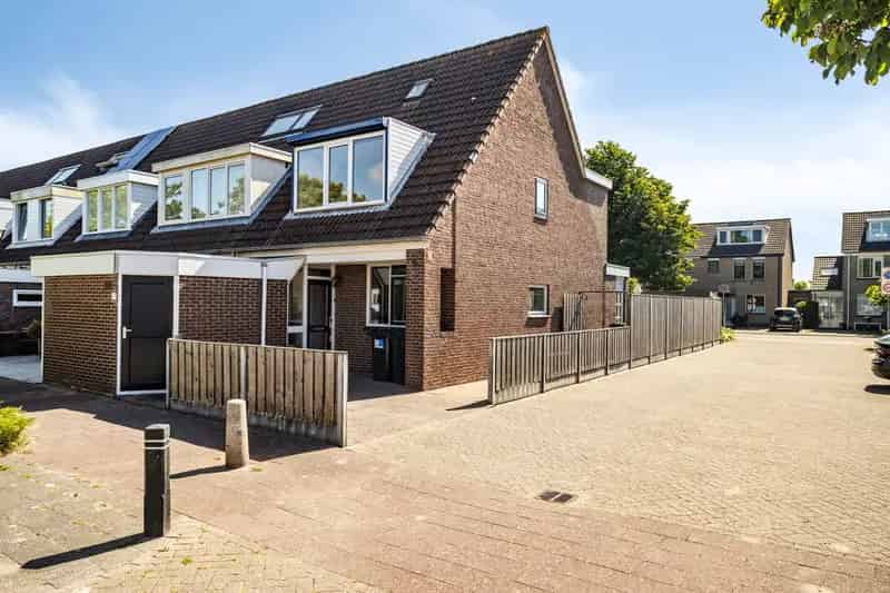 Hoekwoning Vinkeveld: Ruime Tuin, Strand Nabij