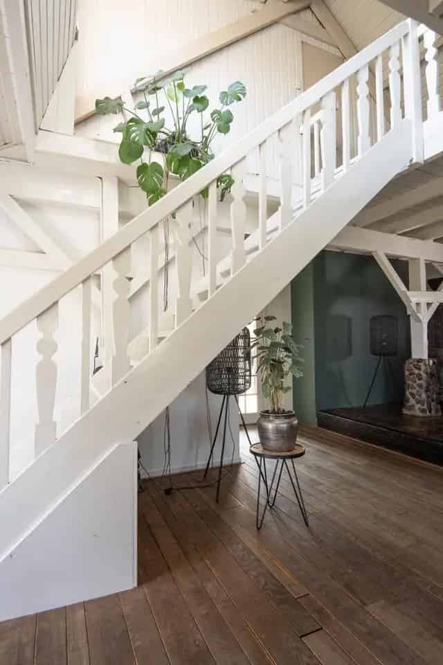 Landelijke woonboerderij Nijkerk met zwembad en paardenstallen