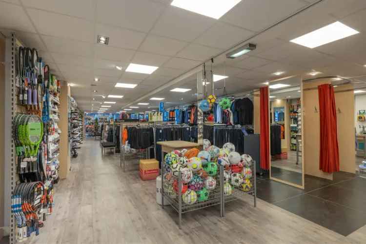 Winkel Roelofarendsveen | Zoek winkels te huur: Noordeinde 4-b 2371 CT Roelofarendsveen [funda in business]