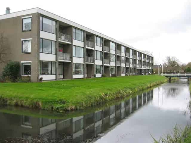 2 Kamer Appartement Menaam te Huur