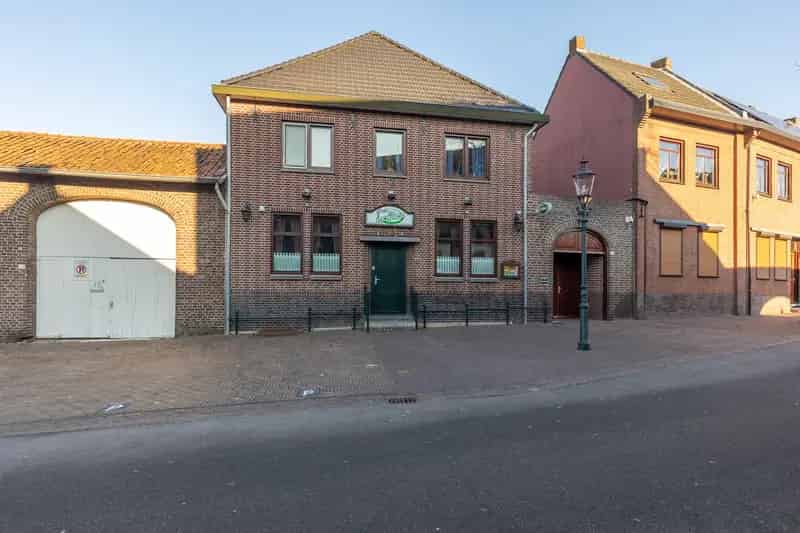 Horecaruimte Stein te koop: Café met 2 bovenwoningen