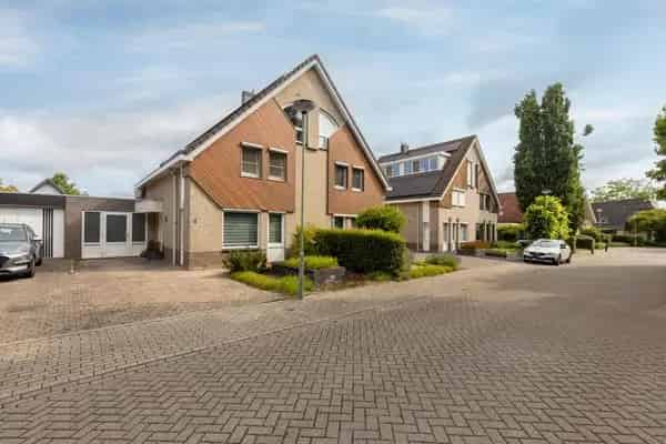 Gezinswoning Sittard 4 slaapkamers  Garage Nieuwe badkamer
