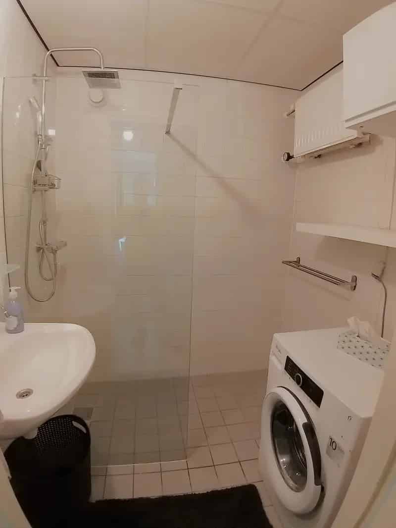 Groningen Lewenborg: Ruime Slaapkamer in Gedeeld Appartement 100m2