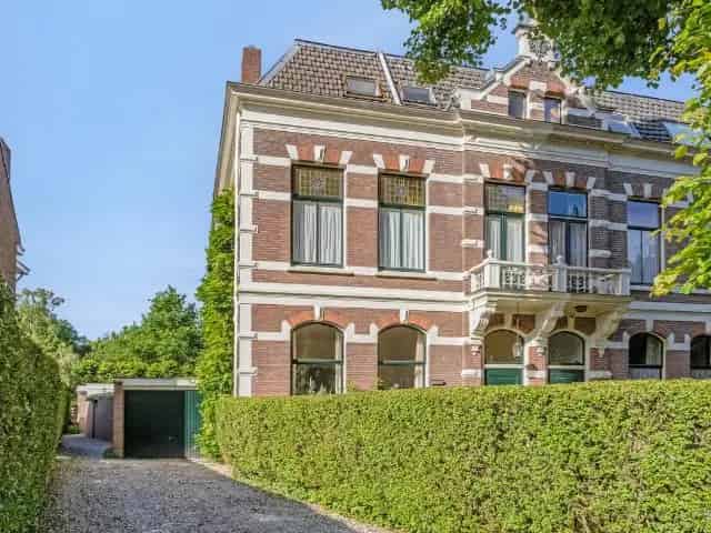 Monumentale Hoekwoning Nijmegen: Charme en Luxe
