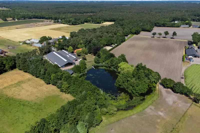 Hippische Accommodatie met Woonboerderij te Koop