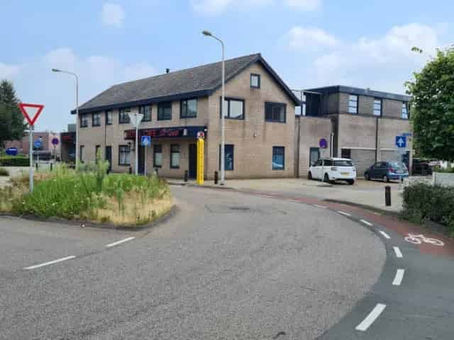 Hotel Cafe Zaal te Koop 14 Kamers Eigen Parkeerterrein