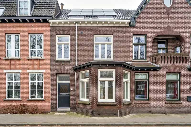 Jaren 30 woning Lambertusplein 5 slaapkamers luxe badkamer