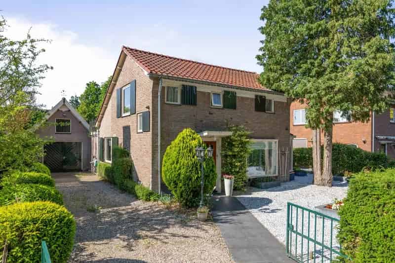 Vrijstaande woning Schalkhaar 4 slaapkamers 2 badkamers tuin Zuid