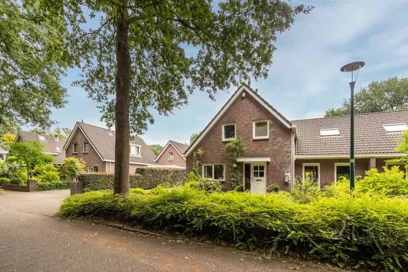 Royale gezinswoning Soest 4 slaapkamers grote tuin dubbele garage