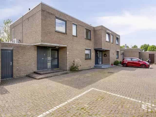 Smaakvol Geschakeld Woonhuis Maastricht Limmel 2 Parkeerplaatsen Zonnepanelen